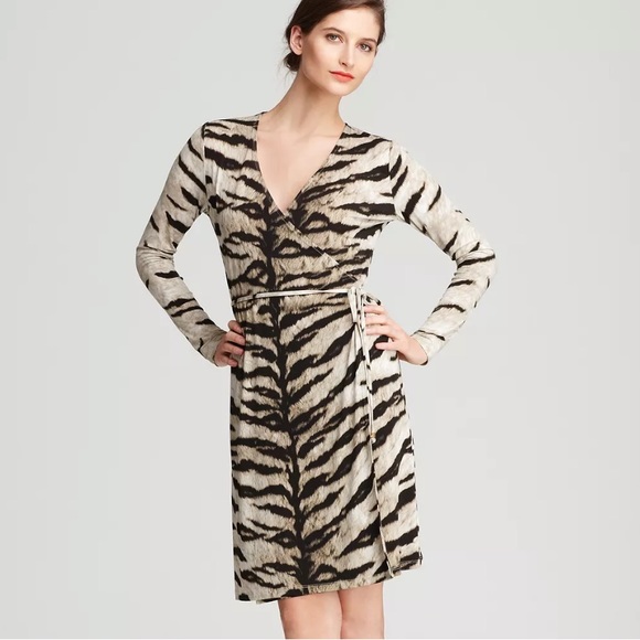Michael Kors Samburu Tiger Print Wrap Dress - Size M - Picture 13 of 14